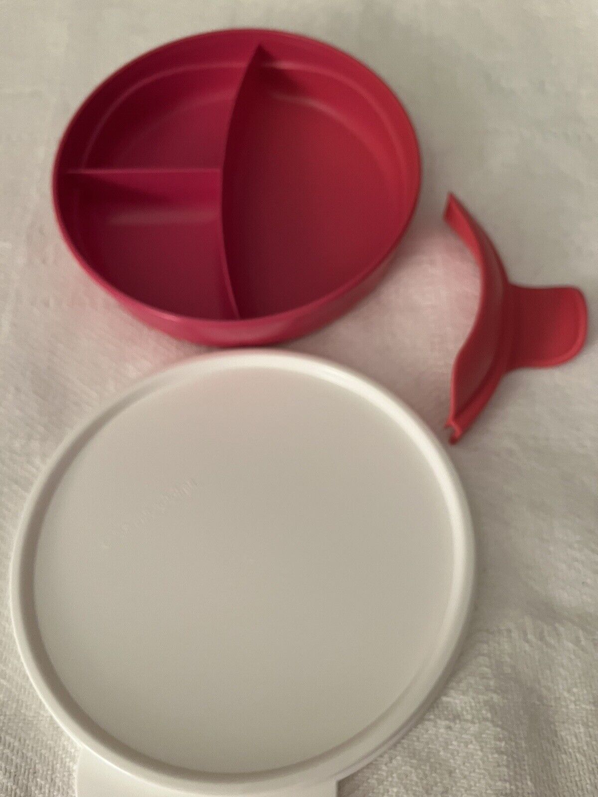 Tupperware TupperKids Divided Dish w/ Handle and Lid Microwaveable ~NEW~ Fuchsia